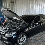 Kendaran yang sedang dilakukan clear anti scratch (ANTARA/Vin Auto Berlian Body Repair)-1687675046