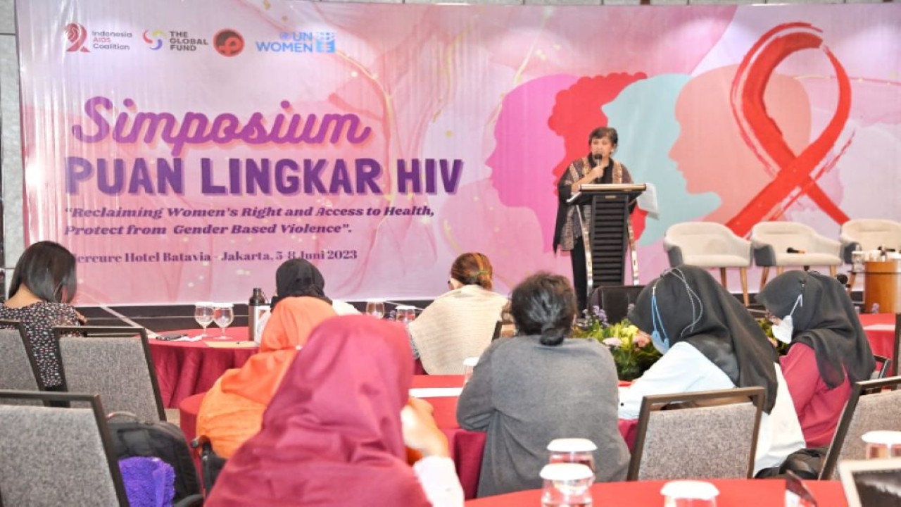 Wakil Ketua MPR RI Lestari Moerdijat pada Simposium Puan Lingkar HIV yang bertema "Reclaiming Women's Right and Access to Health, Protect from  Gender Based Violence", yang digelar Ikatan Perempuan Positif Indonesia (IPPI) di Jakarta, Kamis (8/6/2023). (Dok/MPR)