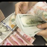 Uang dolar AS dan yuan China. ANTARA/Oriental Image via Reuters Connect-Xu jingbai/pri.-1686625805