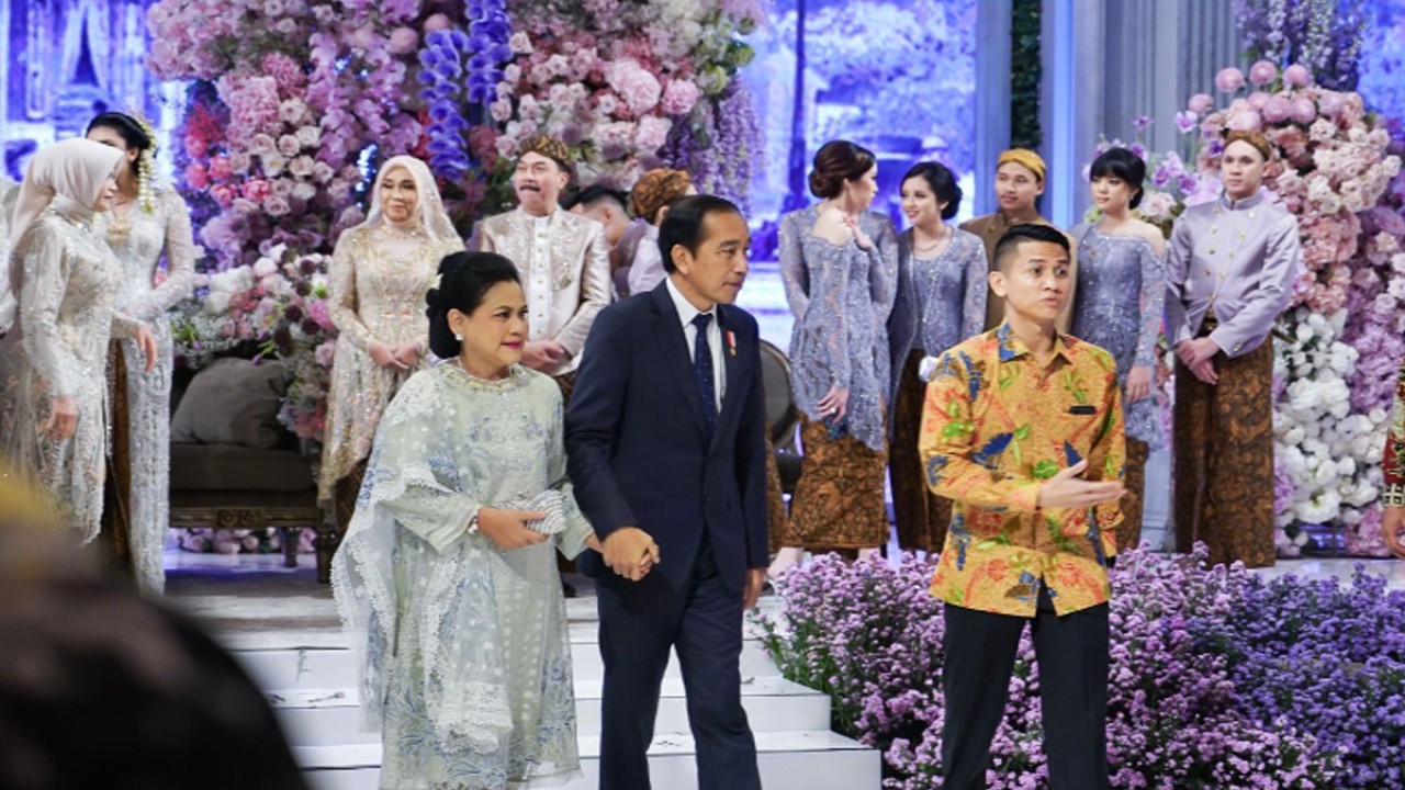 Ketua MPR RI sekaligus Wakil Ketua Umum Partai Golkar Bambang Soesatyo beserta keluarga bahagia dan haru saat menikahkan putri ketujuhnya Debby Pramestya Putri dengan Iptu Nurul Farouq Fadillah.