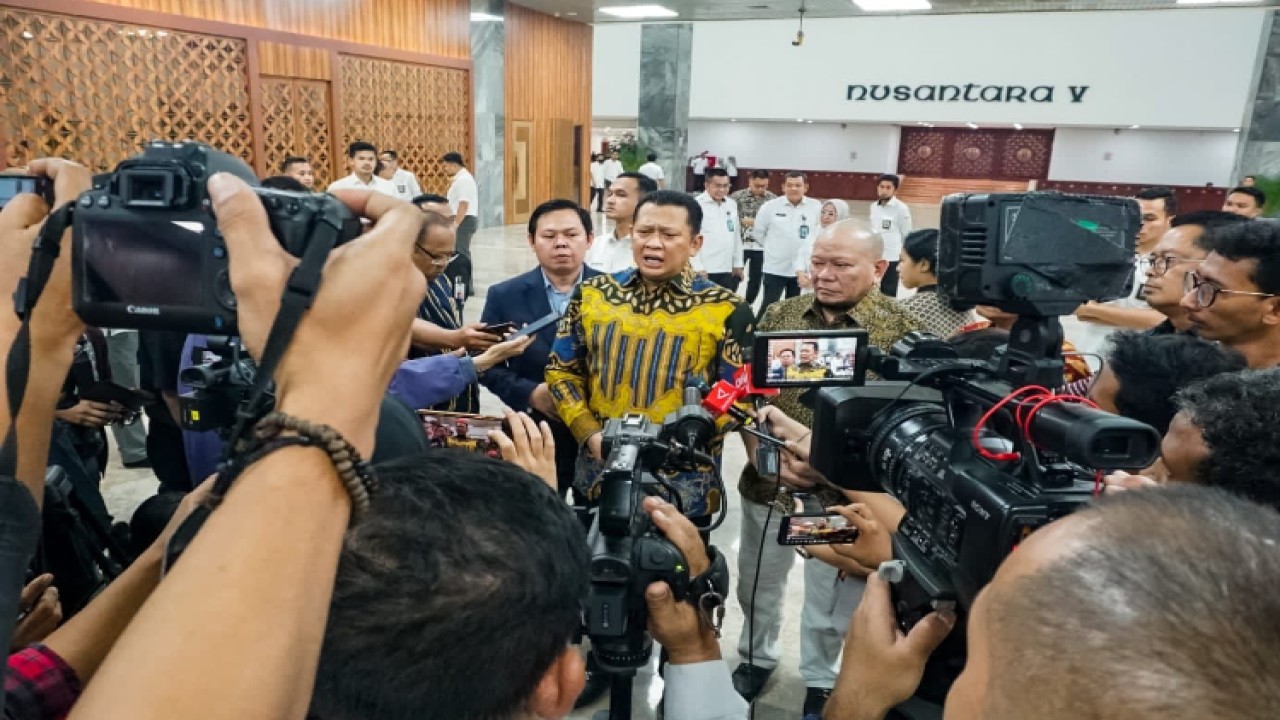 Ketua MPR RI Bambang Soesatyo memberikan keterangan pers usai Rapat Konsultasi Pimpinan MPR RI dengan Pimpinan DPD RI, di Ruang Delegasi MPR RI, Jakarta, Senin (10/7/21)/Dok MPR