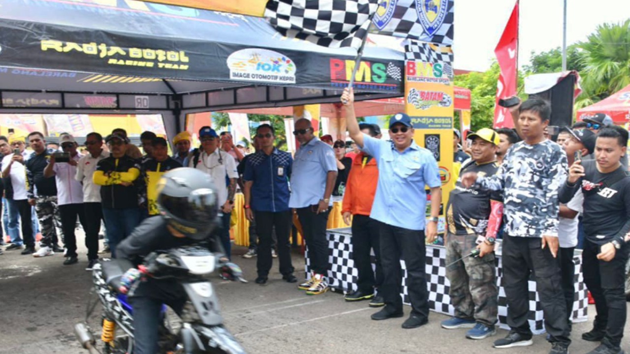 Ketua MPR RI sekaligus Ketua Umum Ikatan Motor Indonesia (IMI) buka Kejuaraan Nasional Drag Bike putaran 2 serta Kejuaraan Daerah Drag Race putaran 1, sebagai bagian dari event Kenduri Otomotif IMI Kepri 2023.