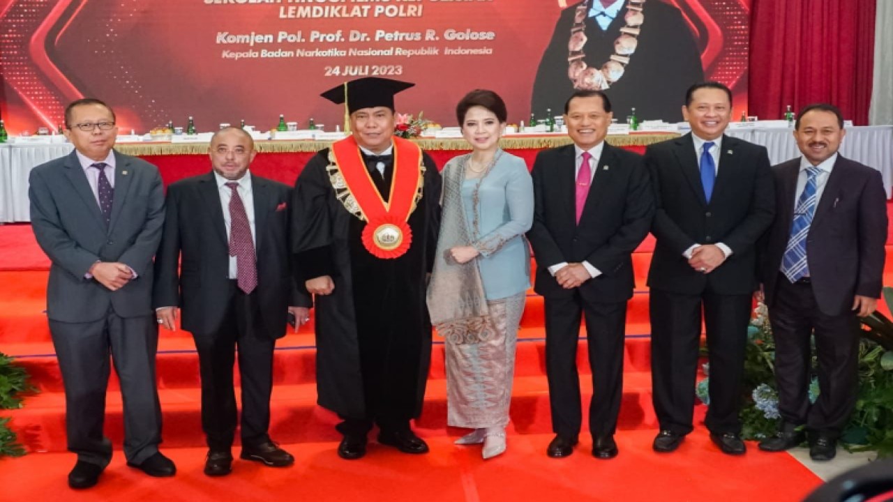 Ketua MPR RI sekaligus Wakil Ketua Umum Partai Golkar sekaligus Dosen Tetap Pascasarjana Program Doktor Ilmu Hukum Universitas Borobudur Bambang Soesatyo mengikuti pengukuhan Guru Besar Komjen Pol. Prof. Petrus Golose, di auditorium Mutiara STIK, Lemdiklat Polri, Jakarta/Dok MPR