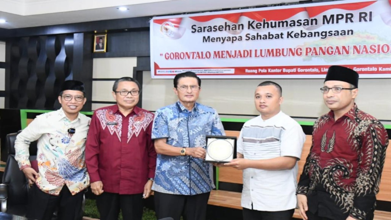 Wakil Ketua MPR RI Fadel Muhammad dalam acara Sarasehan Kehumasan MPR yang mengusung tema sentral 'Gorontalo Menjadi Lumbung Pangan Nasional', di Ruang Madani, Kantor Bupati Gorontalo, Limboto, Gorontalo/Dok MPR