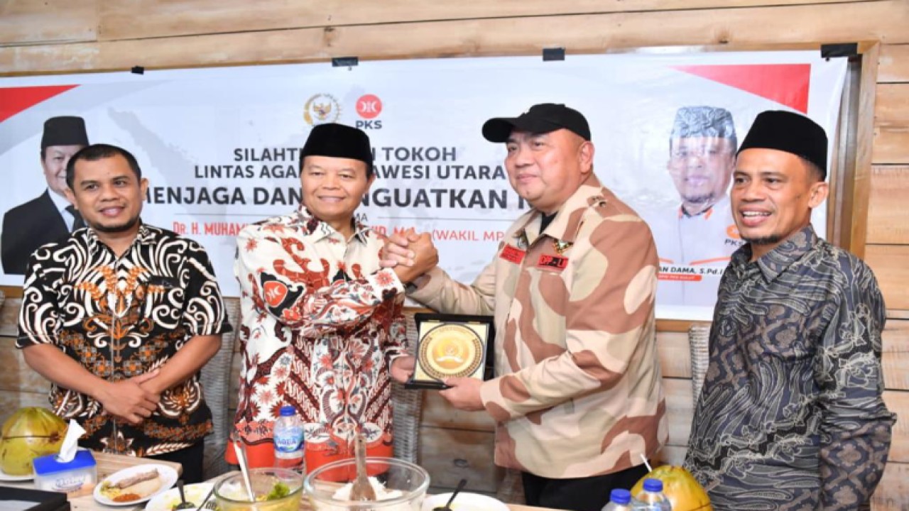 Wakil Ketua MPR RI, Hidayat Nur Wahid menghadiri silaturahim antar tokoh lintas agama di Kota Manado, Sulawesi Utara/Dok MPR