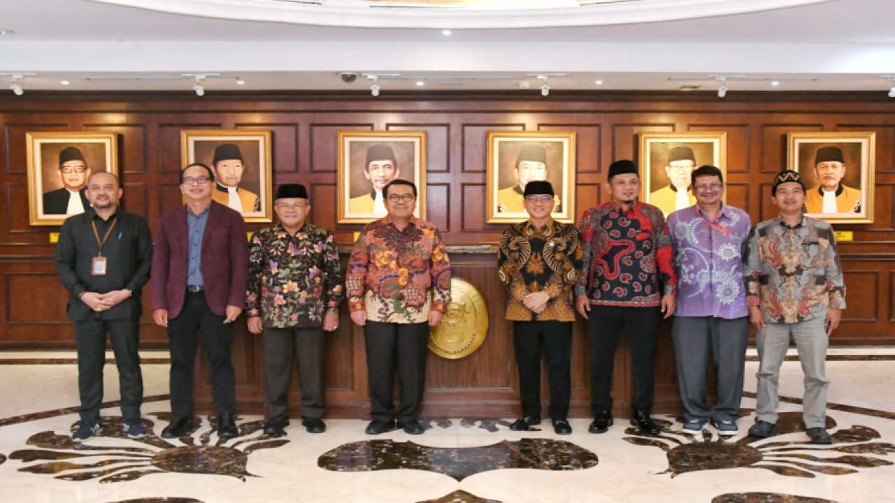 Wakil Ketua MPR R Yandri Susanto bertemu dengan Ketua Mahkamah Agung RI Prof. Dr. M. Syarifuddin, SH, MH/Dok MPR