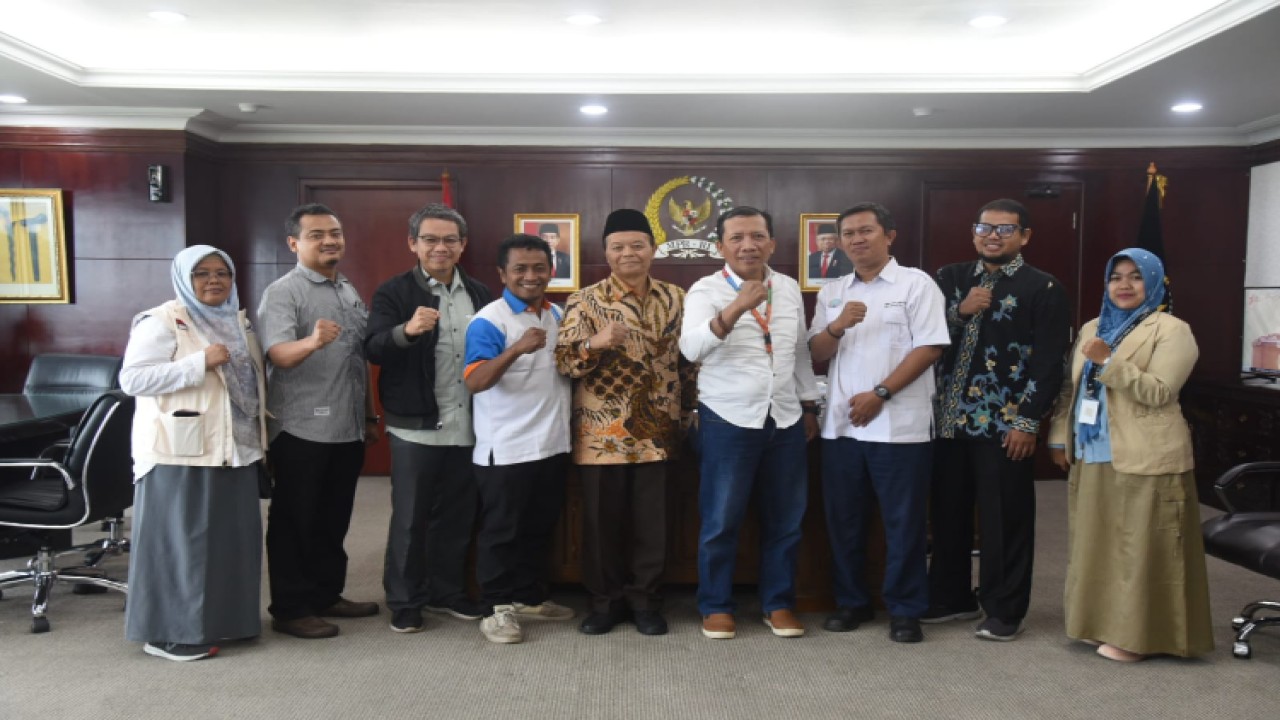 Wakil Ketua MPR RI Hidayat Nur Wahid menerima kunjungan delegasi Pimpinan Aliansi Aksi Buruh Jakarta (AABJ)/Dok MPR