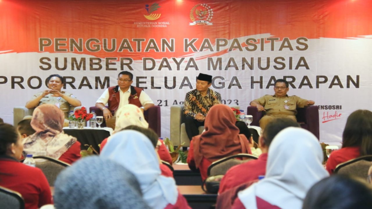 Wakil Ketua MPR Hidayat Nur Wahid menjadi pembicara pada Bimbingan Teknis (Bimtek) Program Keluarga Harapan (PKH) di Kemang, Jakarta Selatan/Dok MPR