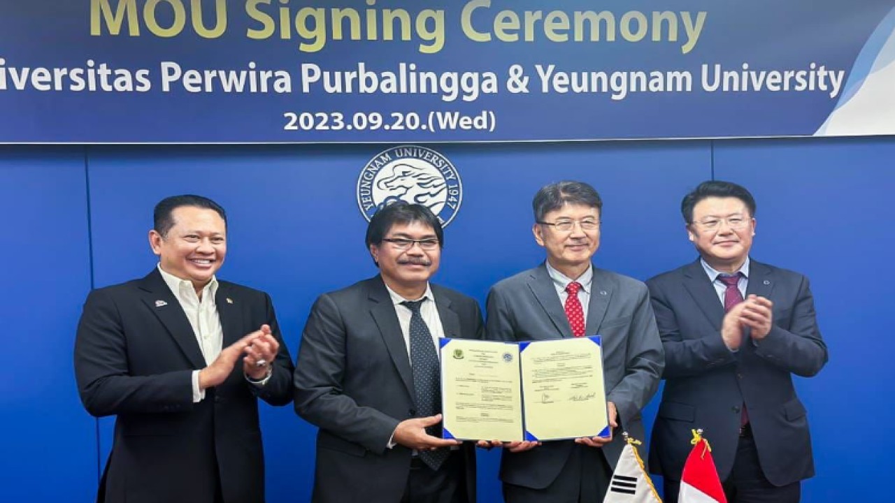 Ketua MPR RI sekaligus Pendiri/Ketua Dewan Pembina Universitas Perwira Purbalingga (UNPERBA) usai penandatanganan nota kerjasama di bidang pendidikan dan vokasi antara UNPERBA dengan Yeungnam University di  Kampus Yeungnam University Korea Selatan/Dok MPR 