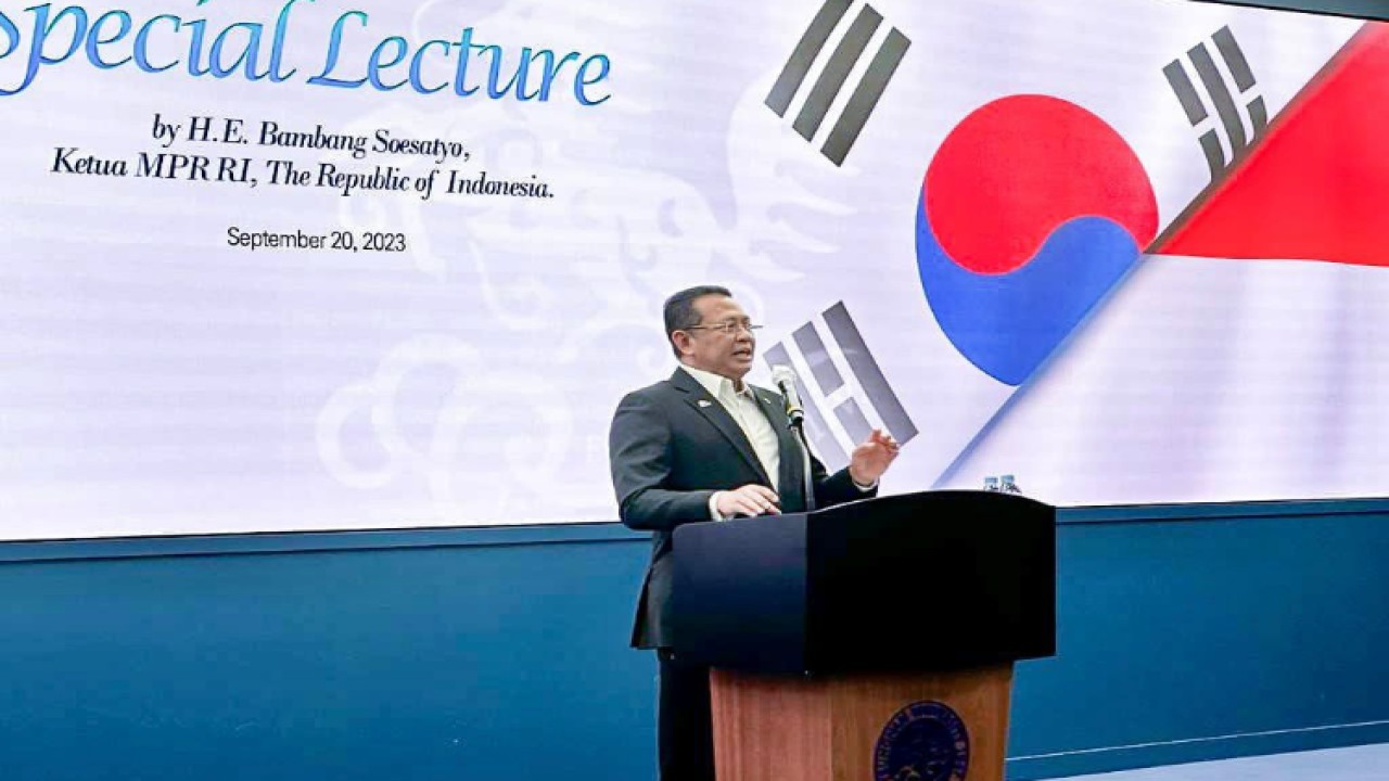 Ketua MPR RI sekaligus Ketua Indonesia - Korea Network Bambang Soesatyo memberikan kuliah umum tentang tantangan masa depan manusia di Yeungnam University, Korea Selatan/Dok MPR