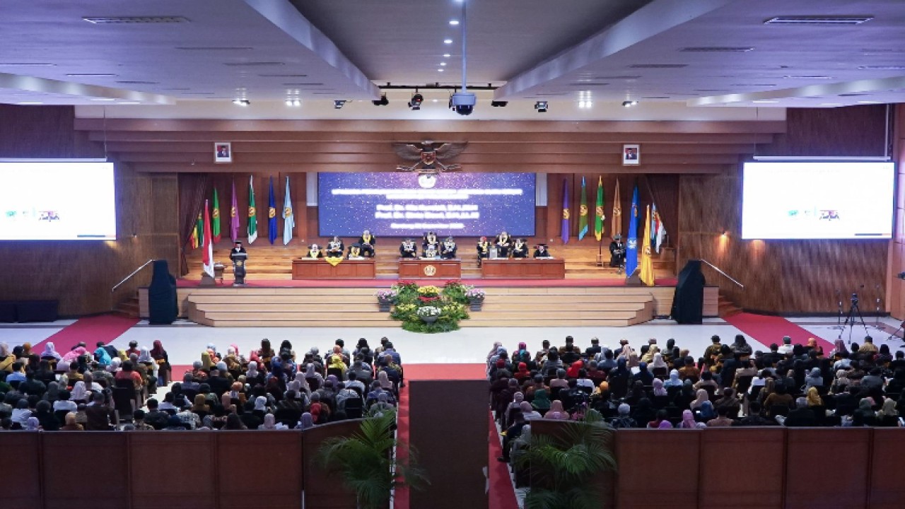 Ketua MPR RI sekaligus Ketua Dewan Pembina Perkumpulan Alumni Doktor Ilmu Hukum Universitas Padjajaran (PADIH UNPAD) Bambang Soesatyo menghadiri pengukuhan Sinta Dewi sebagai Profesor/Guru Besar Bidang Ilmu Hukum Siber FH UNPAD, di Graha Sanusi Hardjadinata, Bandung/Dok MPR