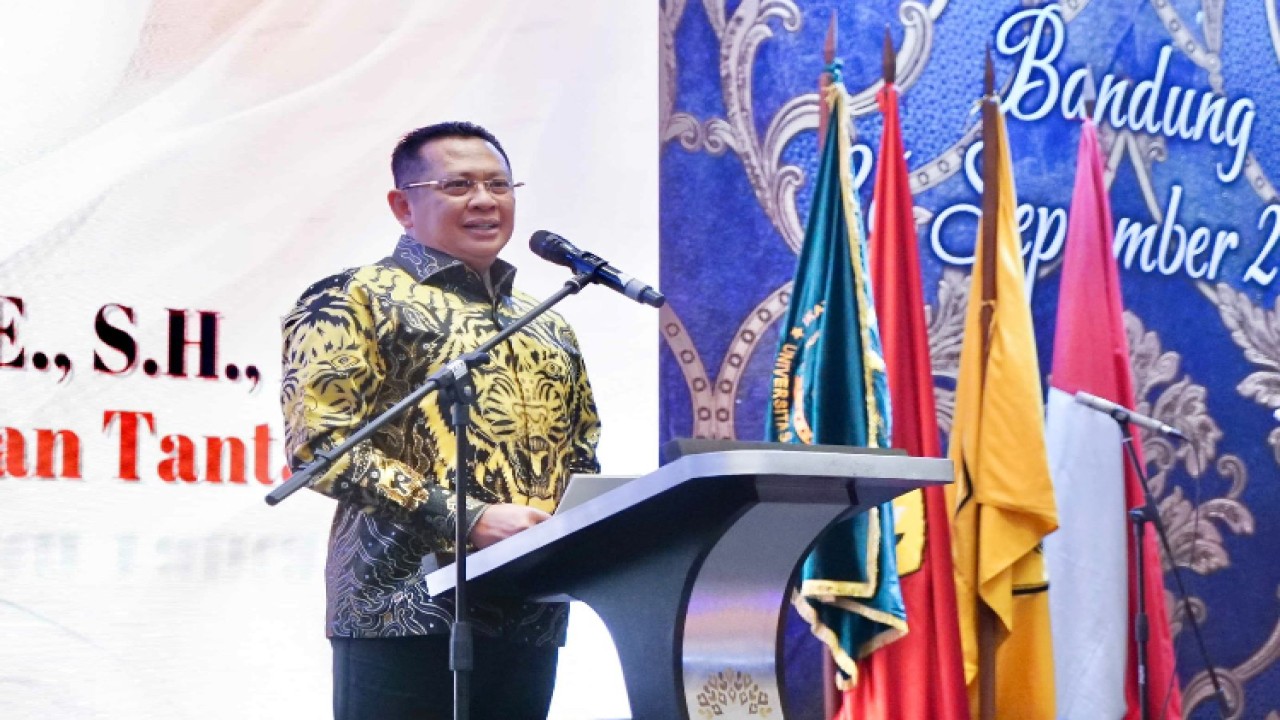 Ketua MPR RI sekaligus Ketua Dewan Pembina Perkumpulan Alumni Doktor Ilmu Hukum Universitas Padjajaran (PADIH UNPAD) Bambang Soesatyo saat menghadiri pengukuhan pengurus IKANO UNPAD, di Bandung, Selasa malam (26/9/23)/Dok MPR