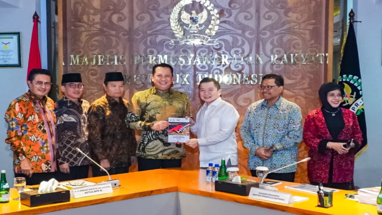 Ketua MPR RI Bambang Soesatyo menerima Menteri PPN/Kepala Bappenas Suharso Monoarfa, di Ruang Rapat Pimpinan MPR RI, Gedung Nusantara III MPR RI, Jakarta/Dok MPR