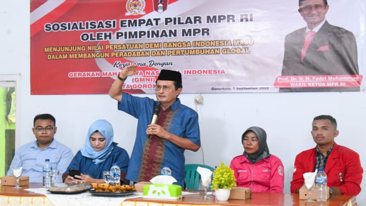 Wakil Ketua MPR RI Fadel Muhammad dalam acara Sosialisasi Empat Pilar kerjasama MPR dengan GMNI Kota Gorontalo, di kompleks kantor Kelurahan Pilolodaa, Kecamatan Kota Barat, Gorontalo/Dok MPR