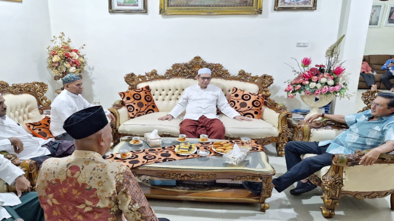 Wakil Ketua MPR RI Fadel Muhammad saat beranjangsana  dengan jajaran pengurus Yayasan Alkhairaat Provinsi Sulawesi Utara, di Kota Manado, Minggu (10/9/2023) malam/Dok MPR