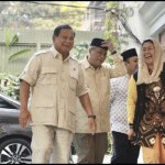 Ketum Partai Gerindra Prabowo Subianto bersama Yenny Wahid-1694077488