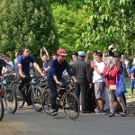 Presiden Jokowi sapa warga di Kebun Raya Bogor saat bersepeda-1694934464