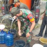 TNI salurkan air bersih untuk warga Jawai Selatan di Sambas Kalbar-1695009911