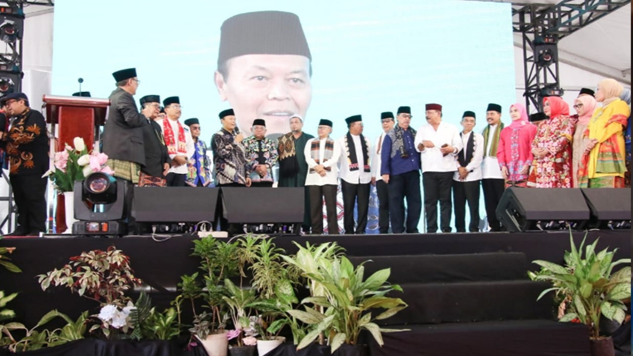 Wakil Ketua MPR Dr. H. M. Hidayat Nur Wahid Lc, MA (HNW);