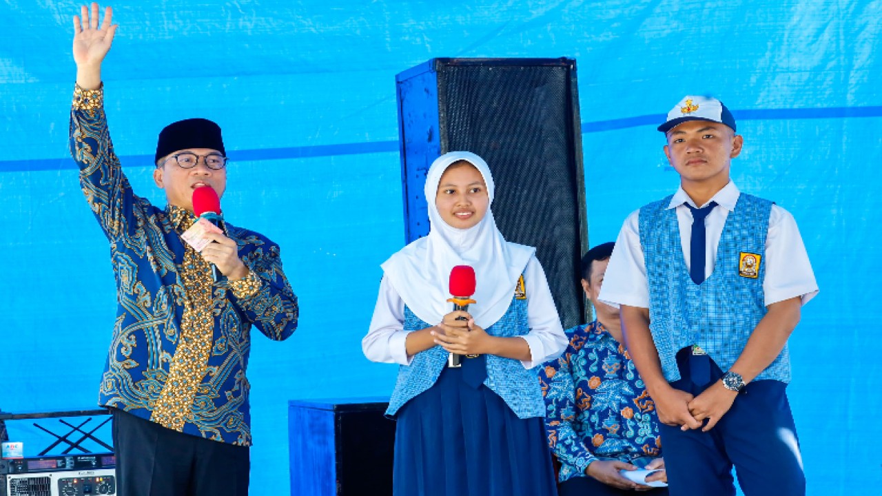 Wakil Ketua MPR RI Yandri Susanto saat mengunjungi SMPN 8 Bengkulu Selatan di Bengkulu/Dok MPR