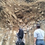 Ahli geologi menduga gundukan batuan di Padang Pariaman kekar kolom-1697095158
