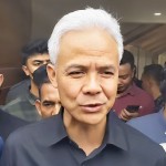 Bakal capres Ganjar Pranowo saat memberikan keterangan di Bandarlampung, Lampung, Kamis (26/10/2023). (ANTARA/Dian Hadiyatna)-1698301473