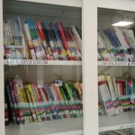 Buku di perpustakaan pojok baca Kantor Bupati Kabupaten Lombok Tengah, Provinsi Nusa Tenggara Barat (ANTARA/Akhyar Rosidi)-1697024477