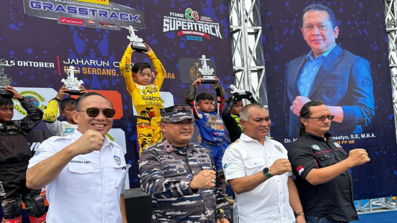 Kepala Staf TNI Angkatan Laut (KASAL) Laksamana TNI Muhammad Ali menghadiri Kejuaraan Nasional Grastrack - Motocross (Kejurnas GTX-MX) KASAL Cup JC Supertrack Championship 2023 di Sirkuit Jaharun, Deli Serdang, Sumatera Utara/Dok MPR