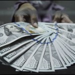 Dolar AS melemah dipicu komentar dovish pejabat The Fed-1697523838