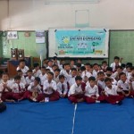 Dua mahasiswa Untidar saat mengikuti program kampus mengajar di salah satu SD. ANTARA/HO-Untidar Magelang.-1698304394