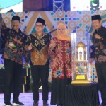 Gubernur Jawa Timur Khofifah Indar Parawansa (tiga kiri) saat penutupan MTQ XXX 2023 di Pasuruan. ANTARA/HO-Pemprov Jatim-1696836159