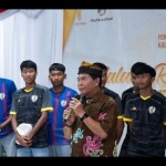 Gubernur Kaltara perkenalkan Kaltara FC kepada masyarakat-1698230745