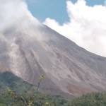 Gunung Karangetang di Pulau Siau, Kabupaten Kepulauan Sitaro, Sulawesi Utara. ANTARA (1)-1698044014