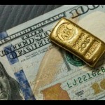 Ilustrasi - Emas batangan pada Uang Kertas 100 Dolar AS. (ANTARA/Shutterstock/pri.))-1696314027