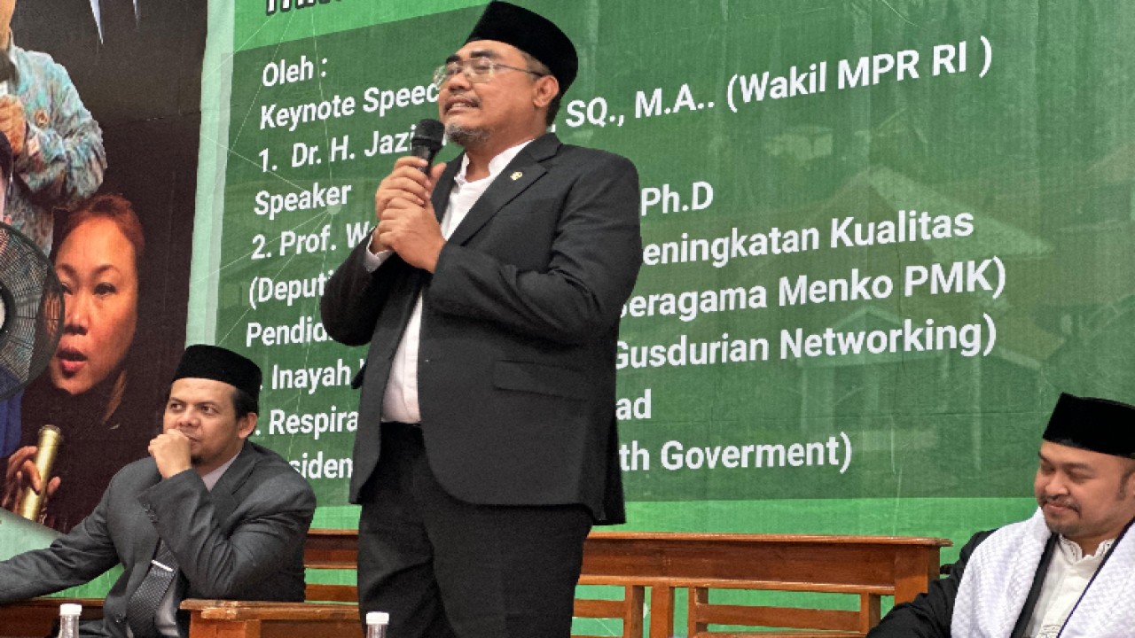 Wakil Ketua MPR RI Jazilul Fawaid saat memberikan Keynote Speech dalam rangka Hari Santri Nasional (HSN) 2023 bertajuk "Promoting Peaceful Coexistence Through Santri Engagement" di Pondok Pesantren Modern Daarul Uluum Lido, Bogor, Jawa Barat/Dok MPR 