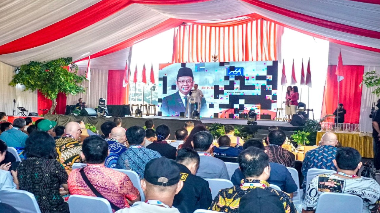 Ketua MPR RI sekaligus Kepala Badan Hubungan Penegakan Hukum, Pertahanan dan Keamanan KADIN Indonesia Bambang Soesatyo dalam acara ground breaking pembangunan pabrik bahan peledak PT Asa Karya Multipratama, di Kutai Kartanegara, Kalimantan Timur/Dok MPR