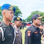 Kapolres Biak AKBP Damianus Dedt Susanto S.Ik,SH, MH memimpin apel gelar pasukan Operasi Mantap Brata 2023.ANTARA/Muhsidin-1697525255