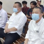 Mantan Wakil Rektor 1 Unila Prof Heryandi (kanan) yang juga terpidana kasus suap PMB Unila, meninggal dunia. (ANTARA/Ardiansyah)-1696406381