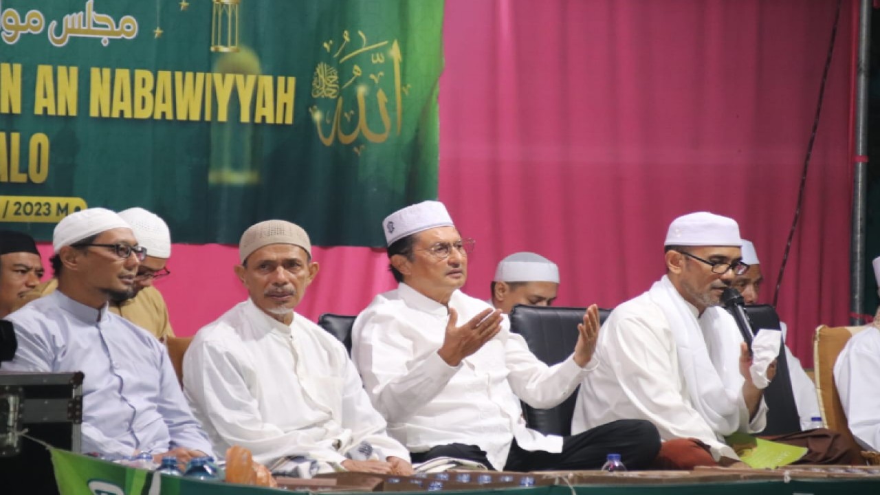 Wakil Ketua MPR Fadel Muhammad mengikuti peringatan Maulid Nabi Muhammad SAW dalam rangkaian Majelis Maulid Arbain An Nabawiyah Gorontalo/Dok MPR 