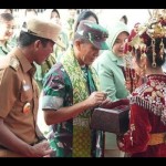 Panglima Kodam II/Sriwijaya Mayjen TNI Yanuar Adil saat tiba di Bandara Depati Amir Pangkalpinang, Selasa (17/10) (ANTARA/Aprionis)-1697527704