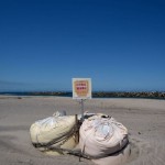 Papan peringatan di pantai Tsurishihama di Kota Shinchi, Prefektur Fukushima, Jepang, Selasa (22/8/2023). (ANTARA/Xinhua/ZhangXiaoyu)-1696484306