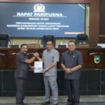 Penjabat Bupati Tanah Laut H Syamsir Rahman menghadiri rapat paripurna di Gedung DPRD Tanah Laut. (ANTARA/HO-Diskominfo Tanah Laut)-1696493593