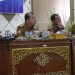 PJ Bupati Merangin Mukti saat Rakor Camat se Kabupaten Merangin, Selasa (10/10/2023). (ANTARA/HO-Diskominfo Merangin)-1696928463