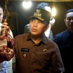 Pj Gubernur Sumatra Selatan Agus Fatoni saat meninjau Pasar Palimo, di Palembang, Minggu (15/10/2023). (ANTARA/Ahmad Rafli Baiduri)-1697447331