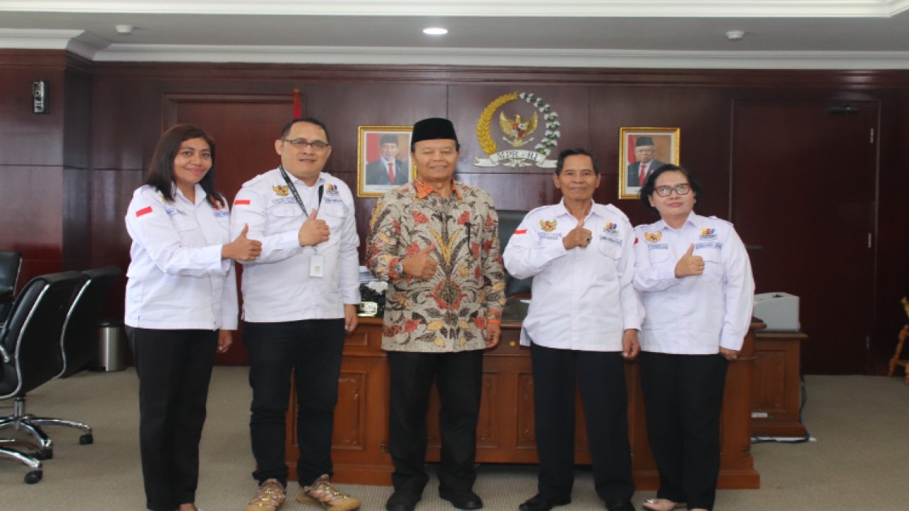 Wakil Ketua MPR RI Hidayat Nurwahid bersama anggota delegasi Forum Musyawarah Pantekosta/Dok MPR  