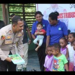 Polisi bagi 105 buku bacaan ke pelosok Kabupaten Jayapura-1696315712