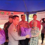 Polisi bantu sembako penyintas kebakaran di Jaktim-1698317384