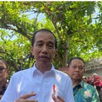 Presiden Jokowi saat memantau harga di Pasar Bulan, Gianyar, Bali, Selasa (31/10/2023). ANTARA/Ni Putu Putri Muliantari-1698745506