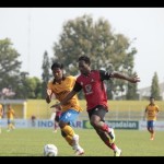 PSDS (kuning) saat berlaga melawan Sada Sumut (merah) pada laga lanjutan Liga 2 Indonesia di Stadion Baharoeddin Siregar (ANTARA/Juraidi)-1696849059