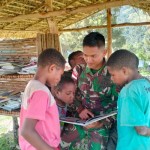 Satuan Tugas Batalion Infantri 721/MKS bangun Honai Pintar-1697527926